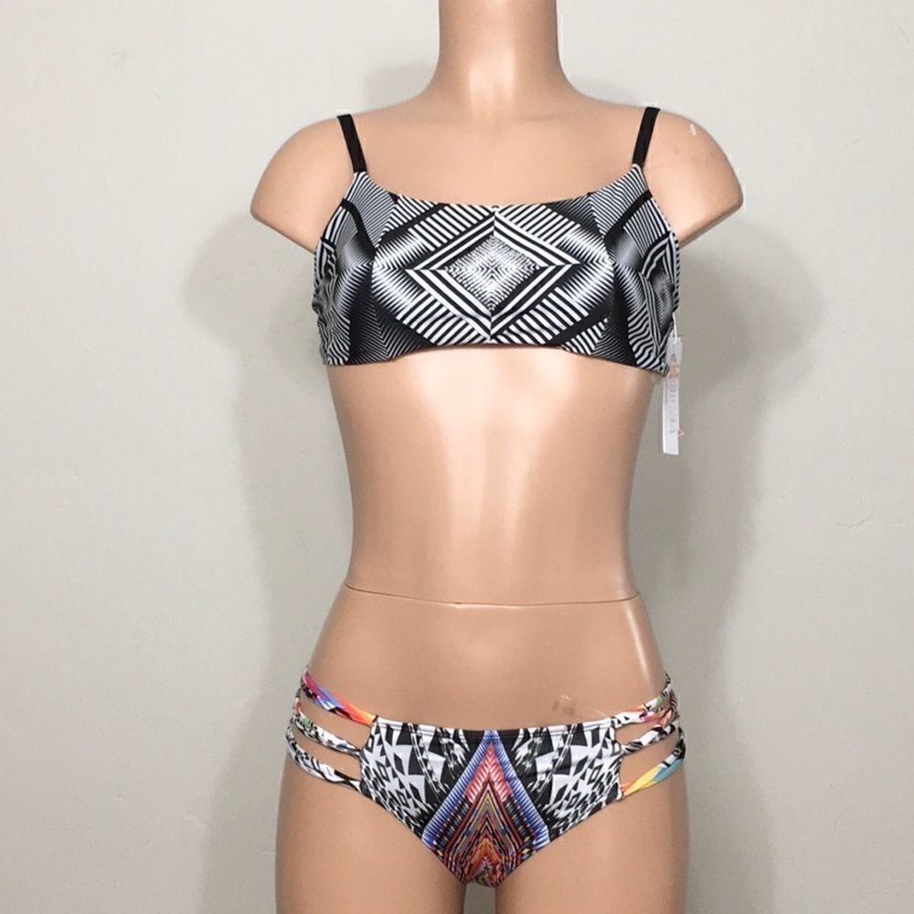 PILYQ Geometric diamond top and strappy bottom.D-cup/M-bottom